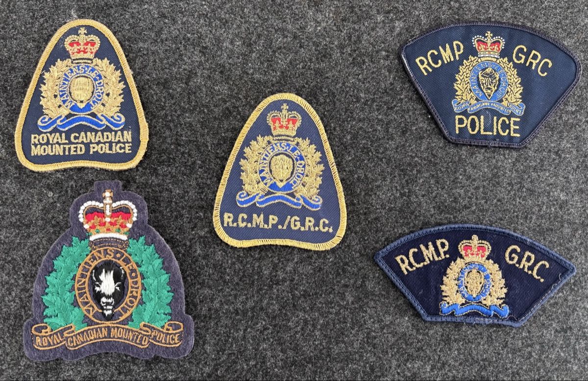 Placchette & Badge: Patches Polizei Kanada – Usato da Lausen venduto da Eclipse4