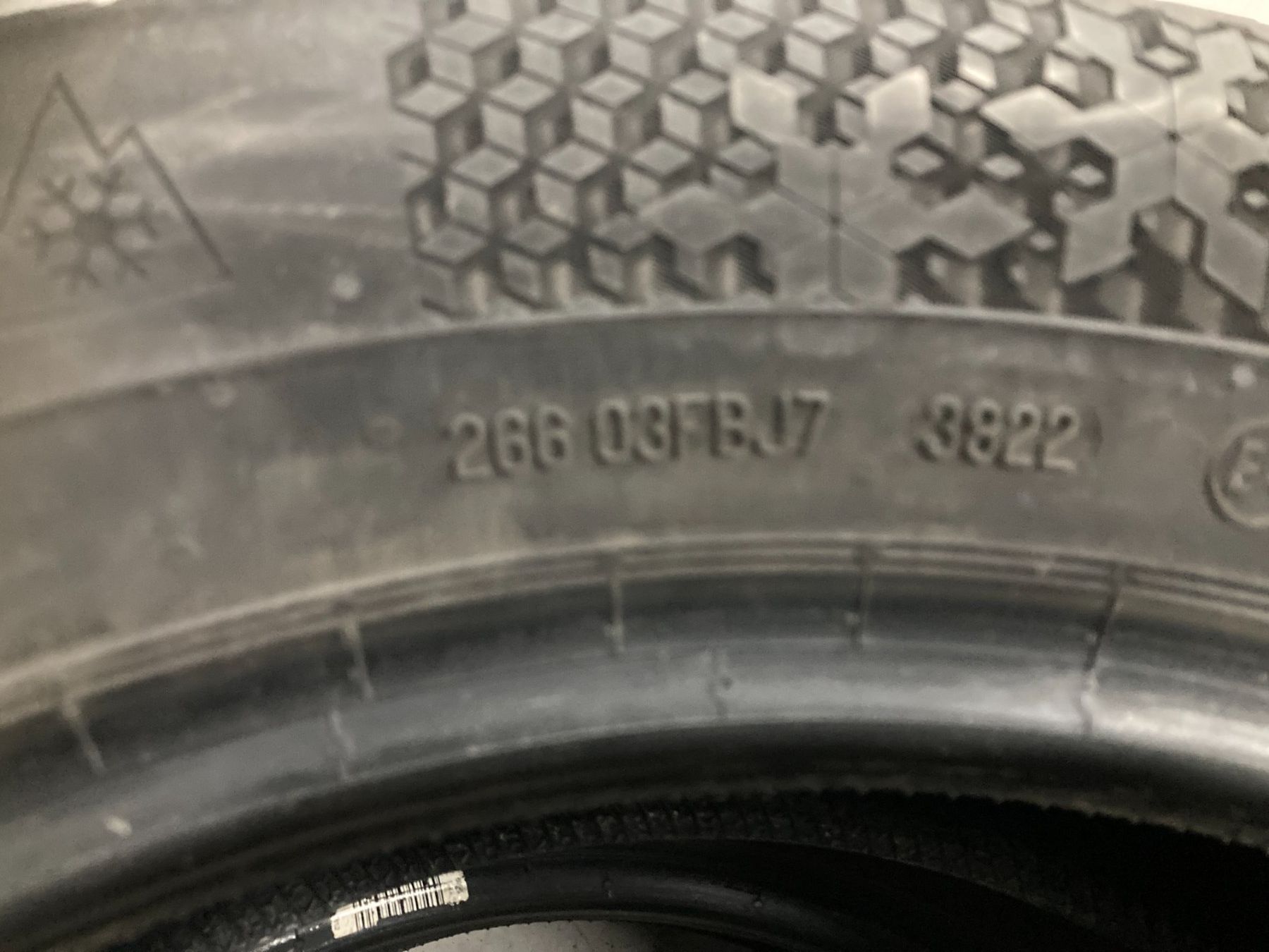 Continental Pneumatici & Ruote complete: Winterpneu 225/60R18 Continental – Usato da Cham venduto da WB2223 3