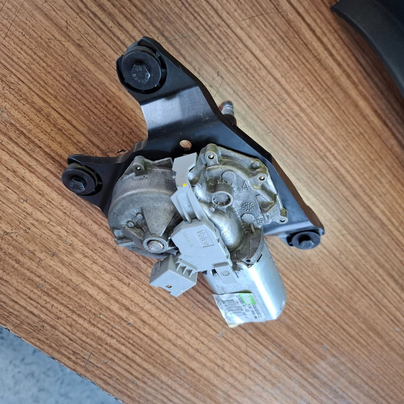 BMW Accessori per altri veicoli: Valeo BMW E84 Scheibenwischermotor hinten – Usato da Adligenswil venduto da Exnovo 3