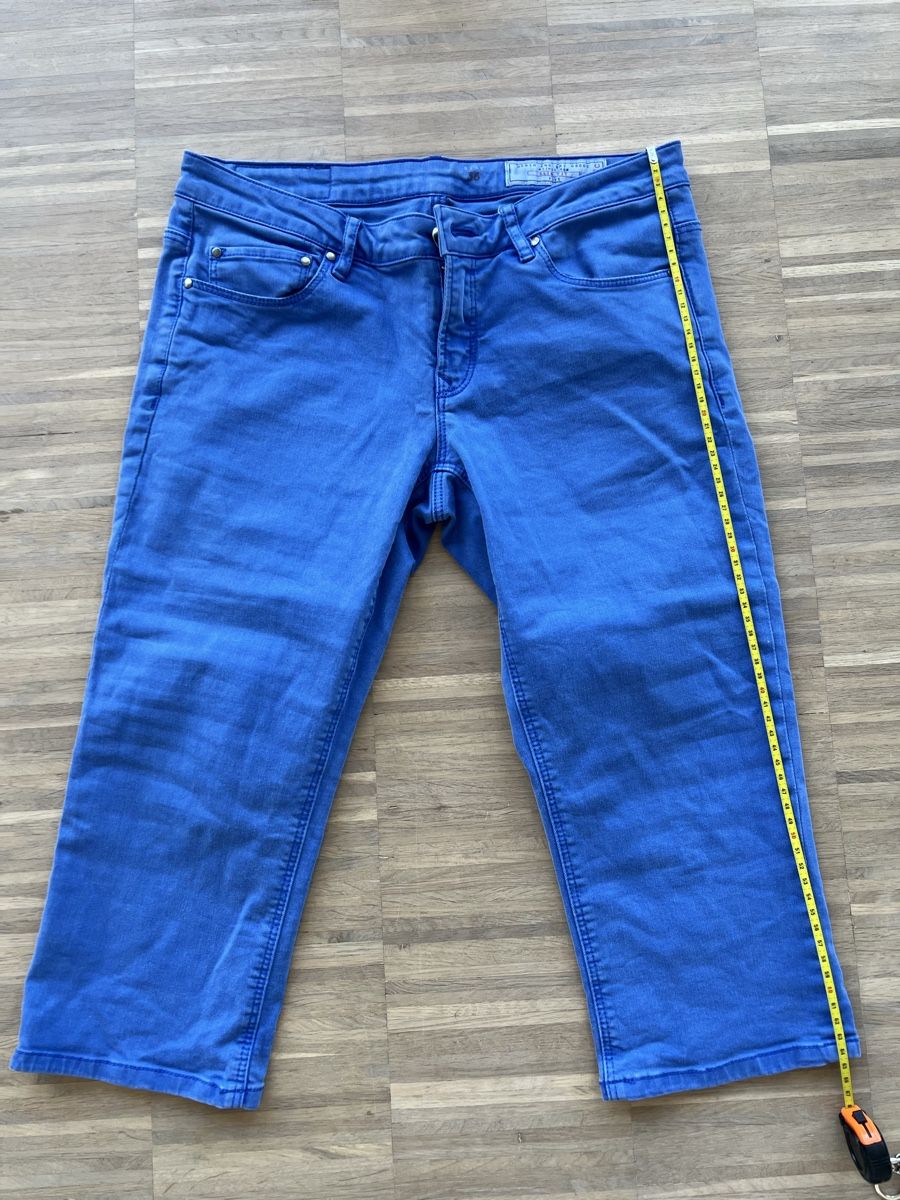 Jeans: Capri Jeans Size 38 – Usato da Dübendorf venduto da kat_yx9r