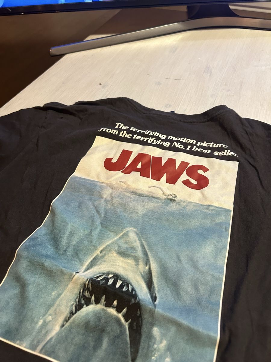 H&M T-shirts: T-Shirt Jaws Gr. S, grau – D'occasion à Riedholz par karinadam 5