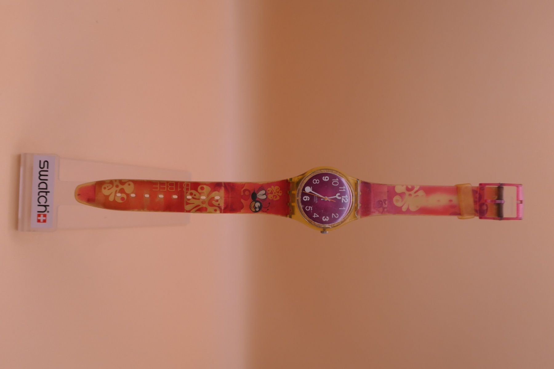 Swatch Montres: Swatch "BUZZIN' AROUND" GE100, neue Batterie – D'occasion à Thun par CHRONOTIKA 3