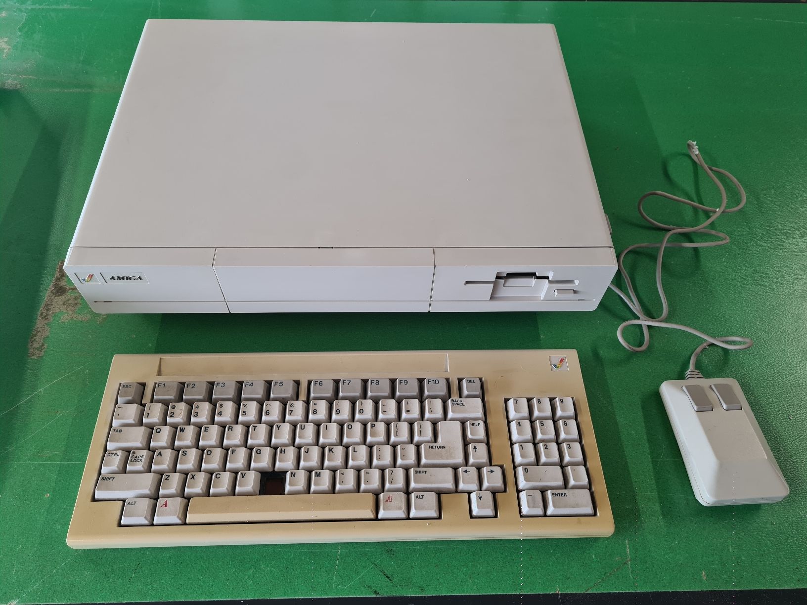 Commodore PC: Commodore Amiga 1000, mit Originalverpackung und Zubehör – Usato da Derendingen venduto da CompiDD