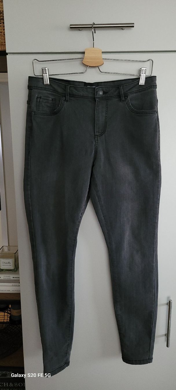 Vero Moda Jeans: Vero Moda Jeans Gr.L/32 – Usato da Oberaach venduto da Svea11