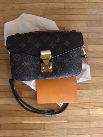 Louis Vuitton Metis East West