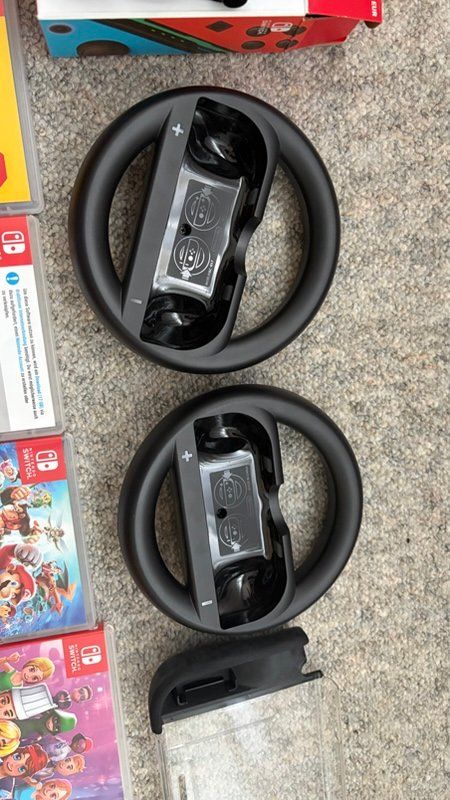 Nintendo Consoles: Nintendo Switch mit Zubehör – D'occasion à Wallisellen par 77433 3