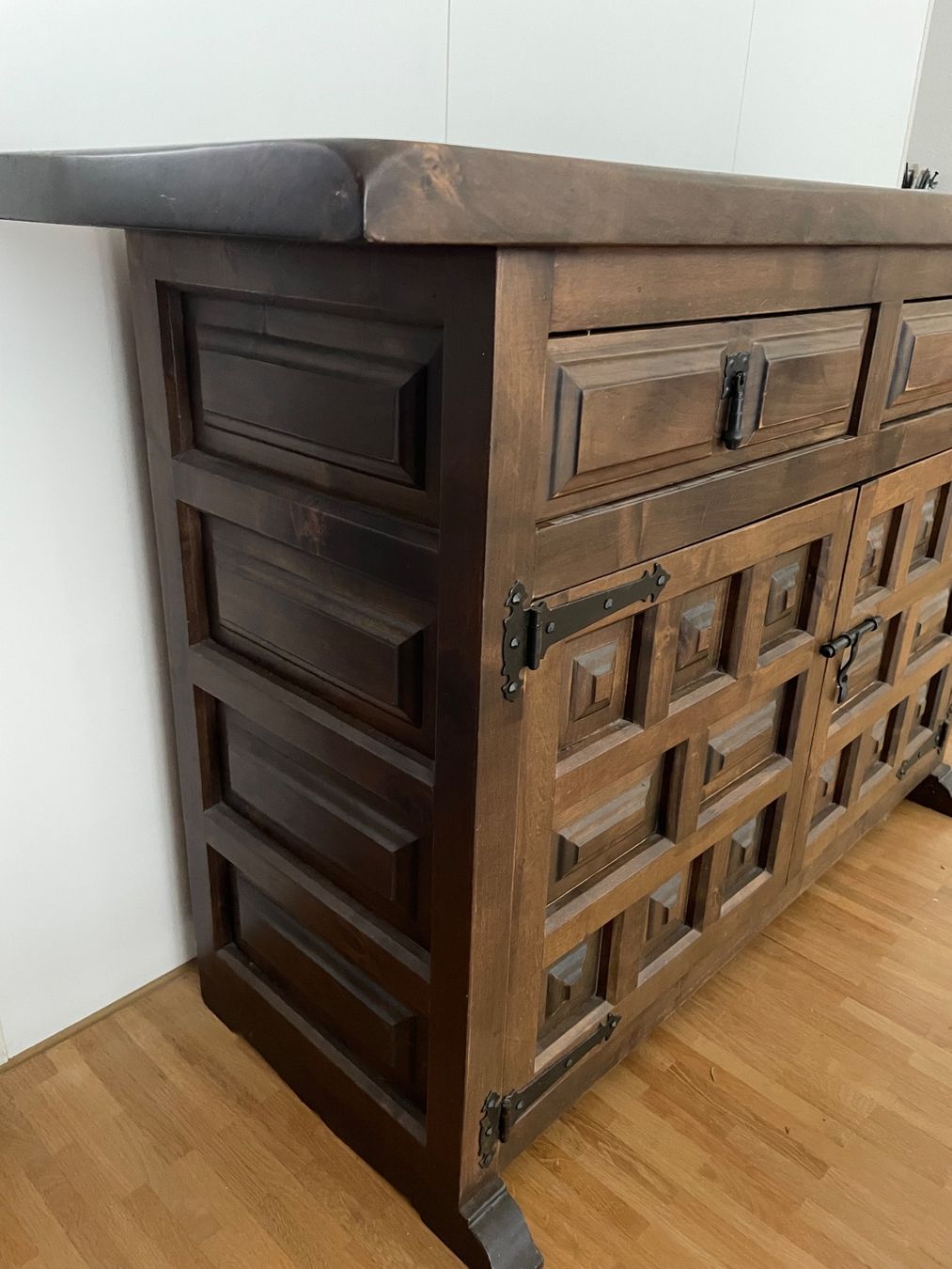 Cassettiere: Rustikale Anrichte/Sideboard spanischer Stil Schubladen/Türe – Usato da Winterthur venduto da moschtli20 2