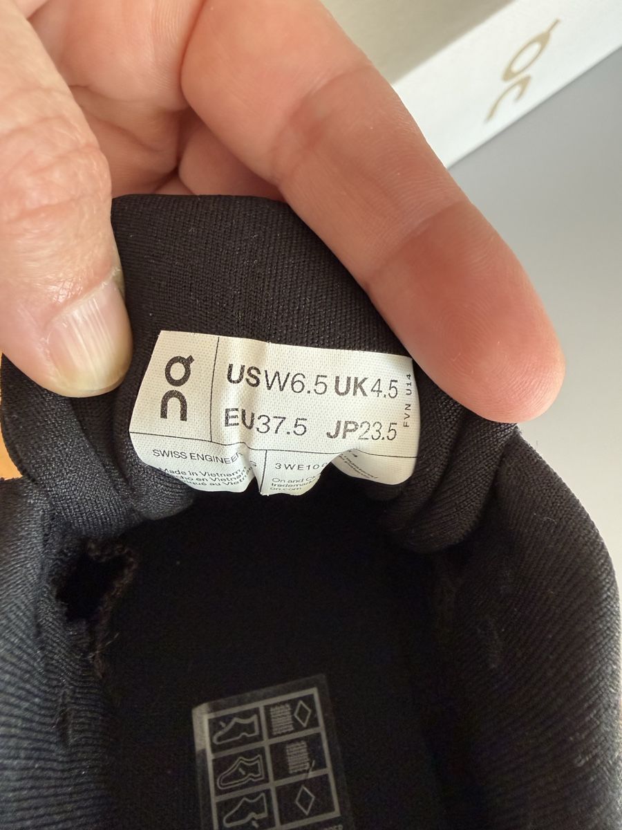 On Scarpe da donna: On Cloudtilt W Eclipse Black US 6.5 / EU 37.5 - New! – Nuovo (secondo la descrizione) da Zürich venduto da gracieteS 5