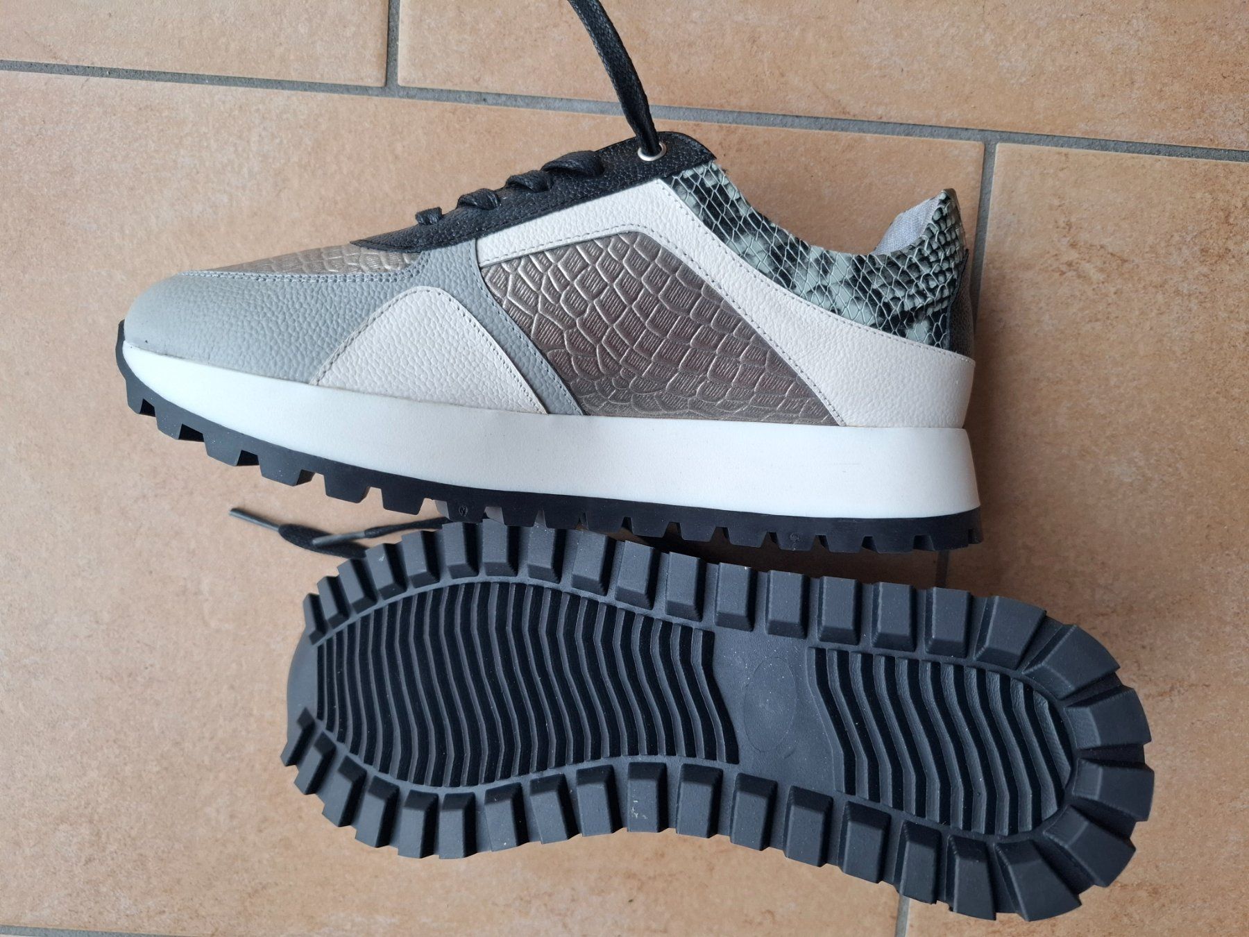 Scarpe da donna: Baskets en cuir neuves taille 36 – Nuovo (secondo la descrizione) da Echallens venduto da dianitas 1