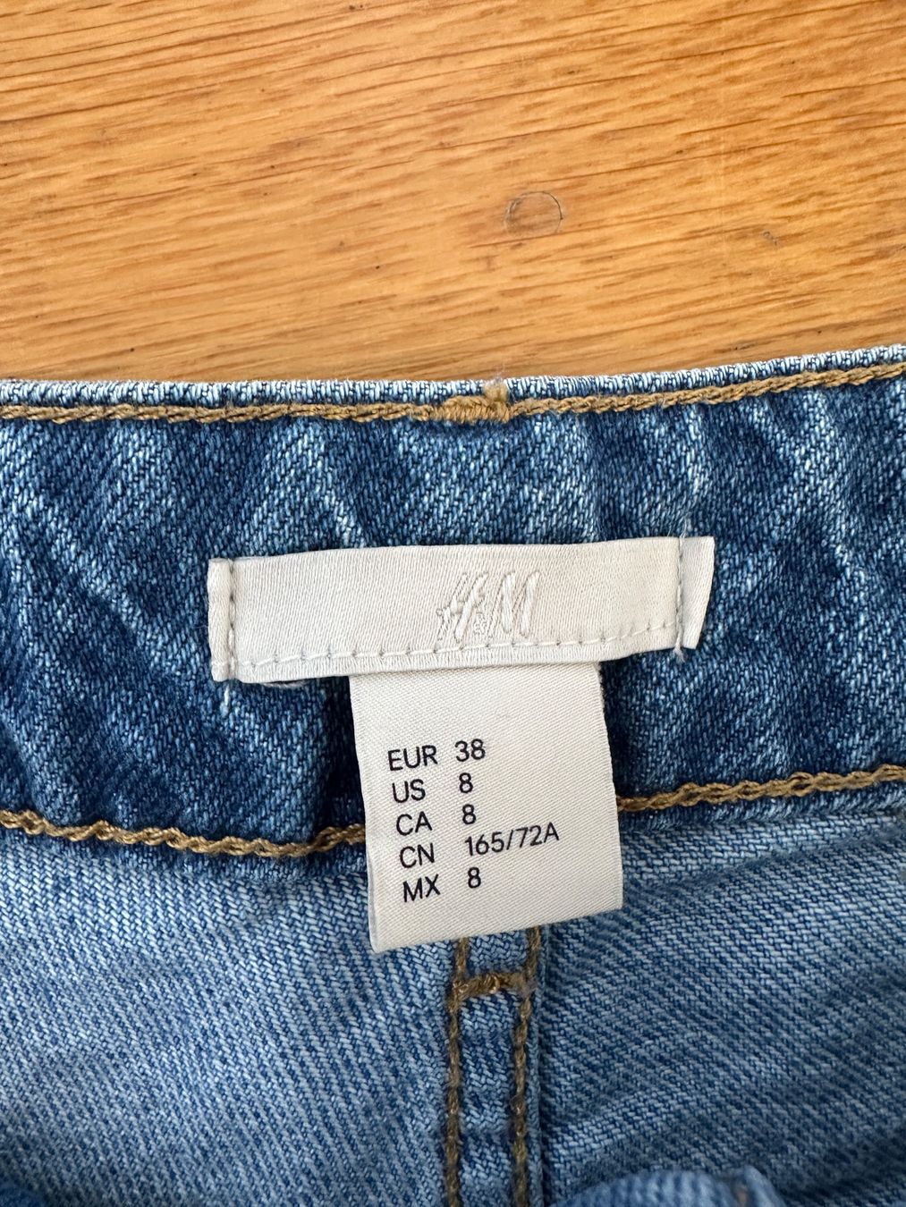 H&M Jeans: H&M Two-Tone Jeans, Size 8, Cropped Length - Great Deal! – Gebraucht aus Hausen am Albis von fra_j5bg 1