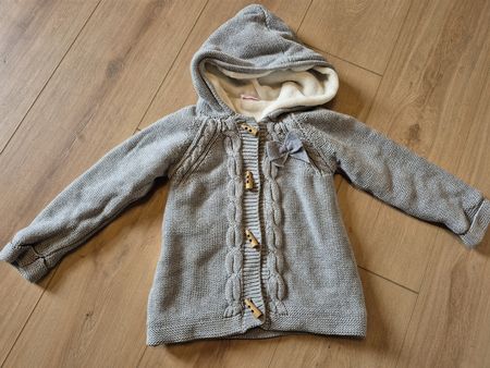 Strickjacke mit Kapuze grau warm gefüttert guter Zustand
