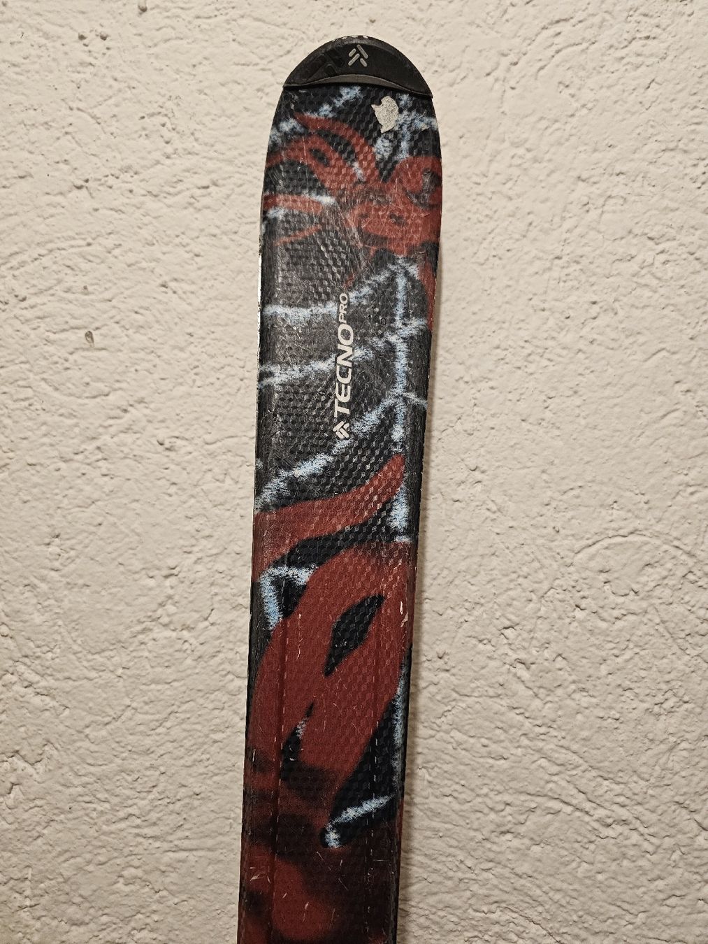 Tecnopro Sci: Ski alt für Anfänger 146 cm, welche Mietkosten sparen wollen – Usato da Wettingen venduto da S-C-01 1