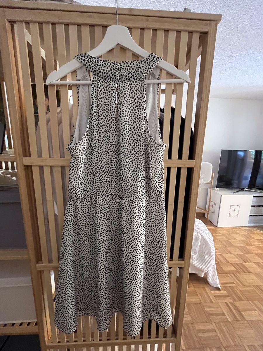 Kleider: Leichtes Sommerkleid mit Muster in Grösse S – Gebraucht aus Dübendorf von NissanCC 2