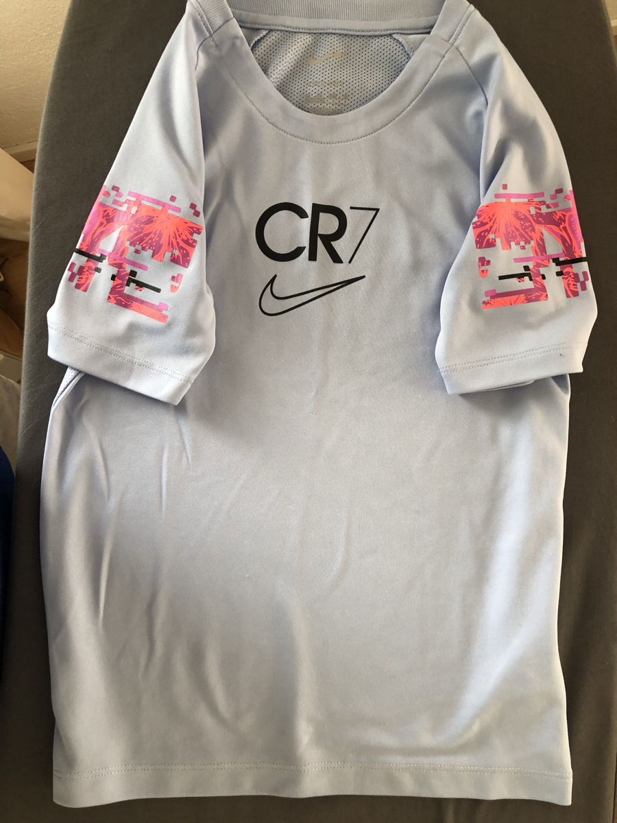 Nike Lotti di vestiti: Fussballdress – Usato da Solothurn venduto da galinka 3
