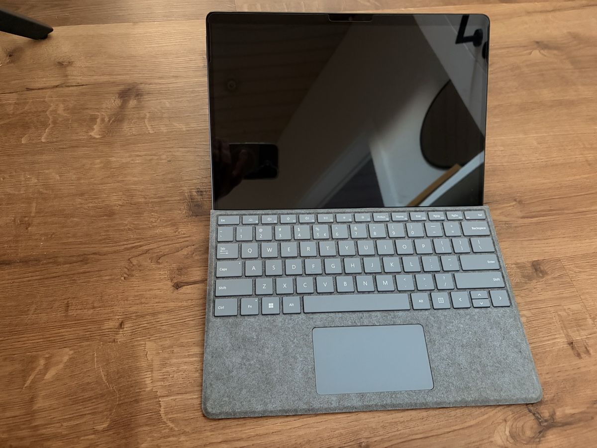 Microsoft Portables: MICROSOFT Surface Pro 8 (13", Intel Core i5, 8 GB RAM, 256 G – Neuf (Voir description) à Hausen AG par 1lo