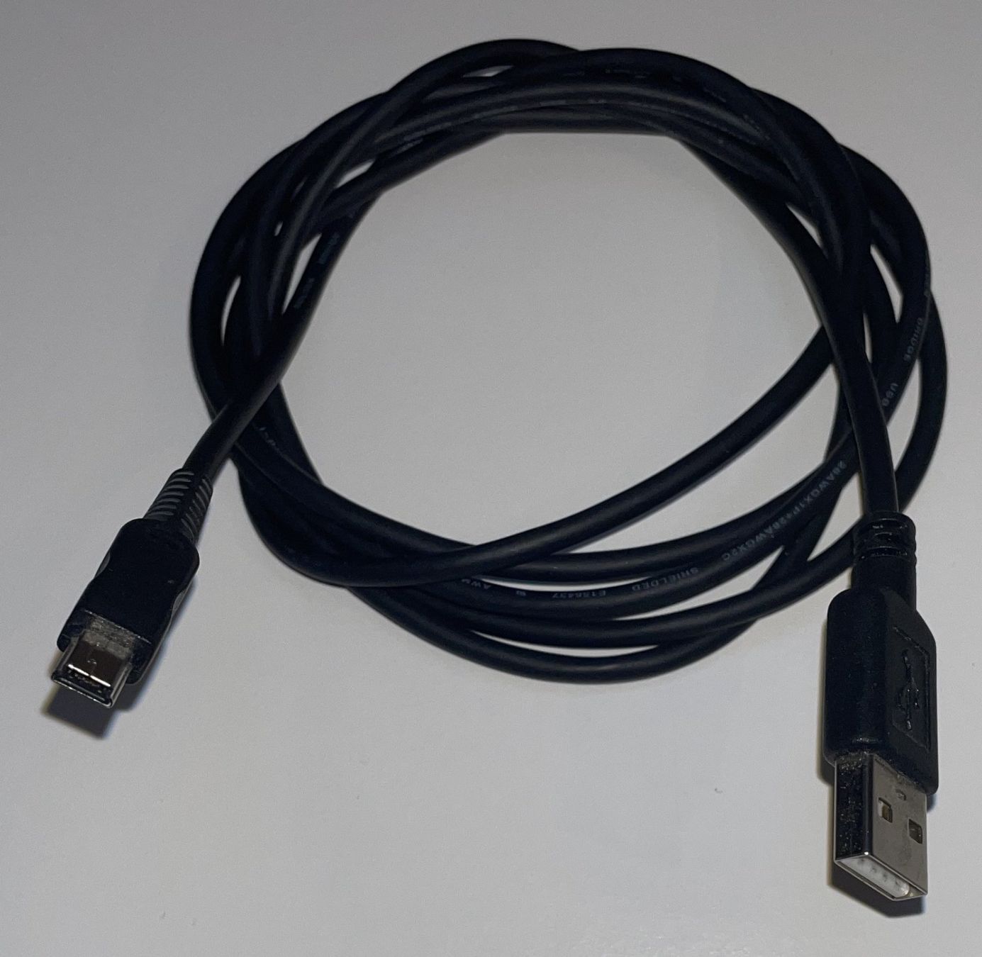 Kabel: USB Kabel mit Mini-B Stecker 1.6m – Gebraucht aus Cham von fiopel