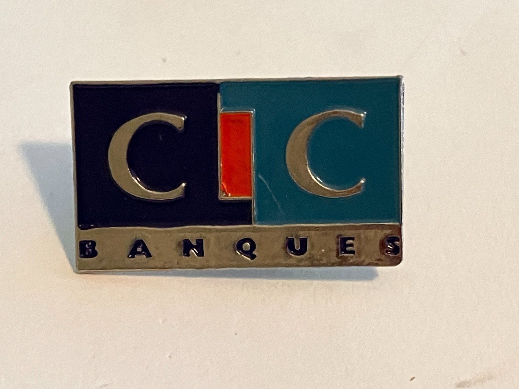 Placchette & Badge: 1 Pin CIC Banques – Usato da Basel venduto da djwwpp