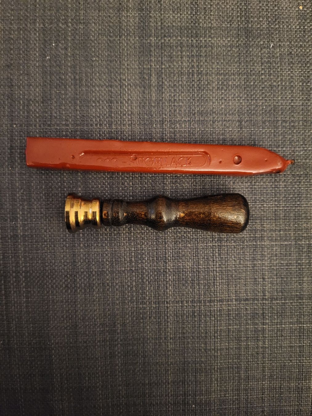Timbri: Siegellack Set mit Monogramm "M" Siegel – Nuovo e nell'imballaggio originale da Binningen venduto da Hofka64 2