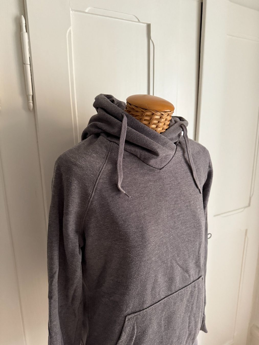 H&M Pullover & Sweatshirts: Hoodie Pullover grau S – Gebraucht aus Zürich von Diazaio 1