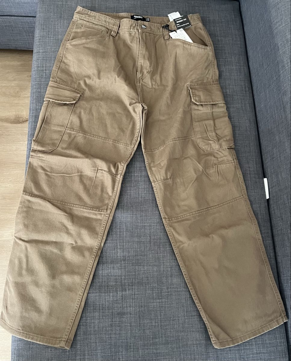 Pull&Bear Pantaloni: Pull and Bear Baggy Cargo Pants NEW – Nuovo e nell'imballaggio originale da Zürich venduto da tha_9t7f 1