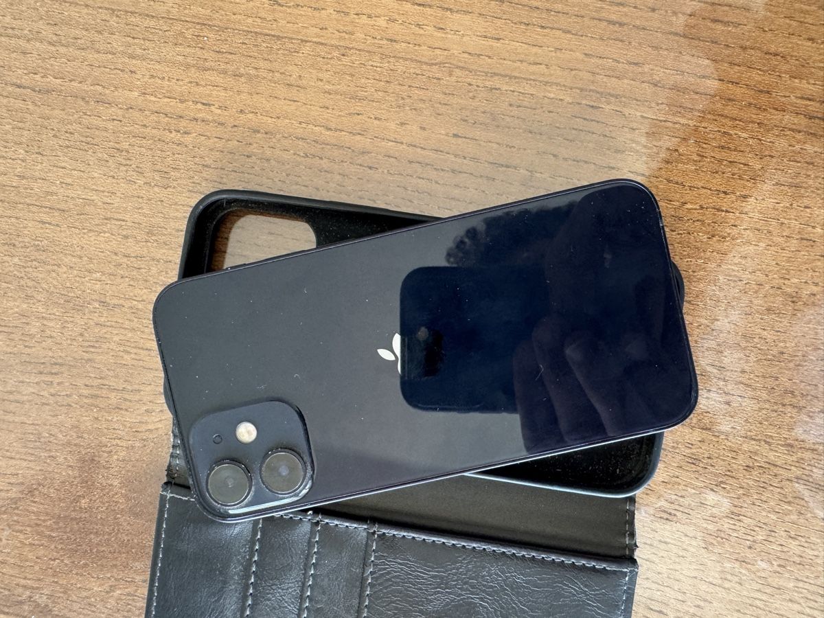 Apple Telefoni cellulari / Smartphones: iPhone 12 mini 128 GB guter Zustand – Usato da Dietikon venduto da Leodnd 2