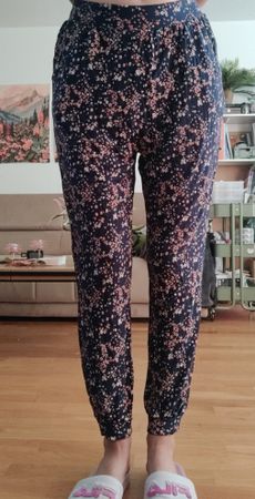 Damen- Hose geblümt dunkelblau- Grösse EU 36/38