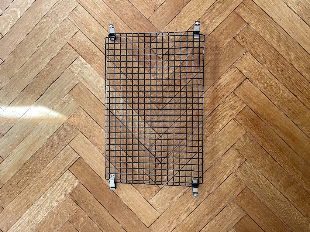 Griglie e Inferriate: Grilles range-câbles pour table USM – Usato da Genève venduto da Bruno1985 1