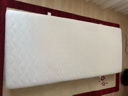 Matratze Weiss mit Reissverschluss 90x200cm guter Zustand