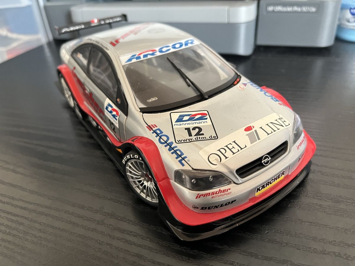 Opel Modellini d'auto: Opel Astra V8.  1:18 – Usato da Rümlang venduto da Papamoll4 5