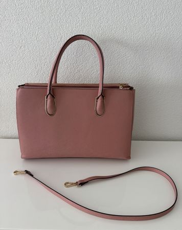 Sac à main rose avec bandoulière. NEUF