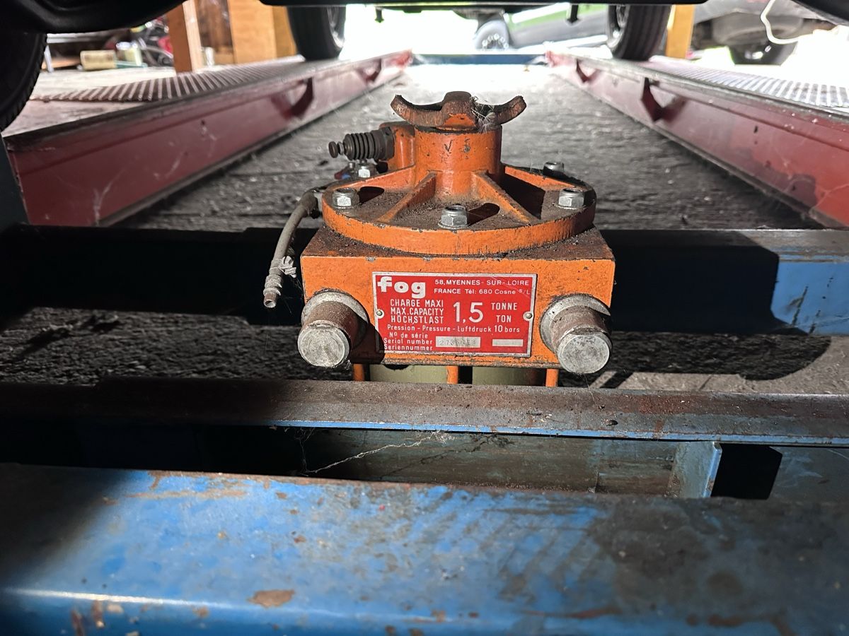 Piattaforme elevatrici & Crick: 4-Säulen Autolift – Usato da Bettwil venduto da Tschinie 5