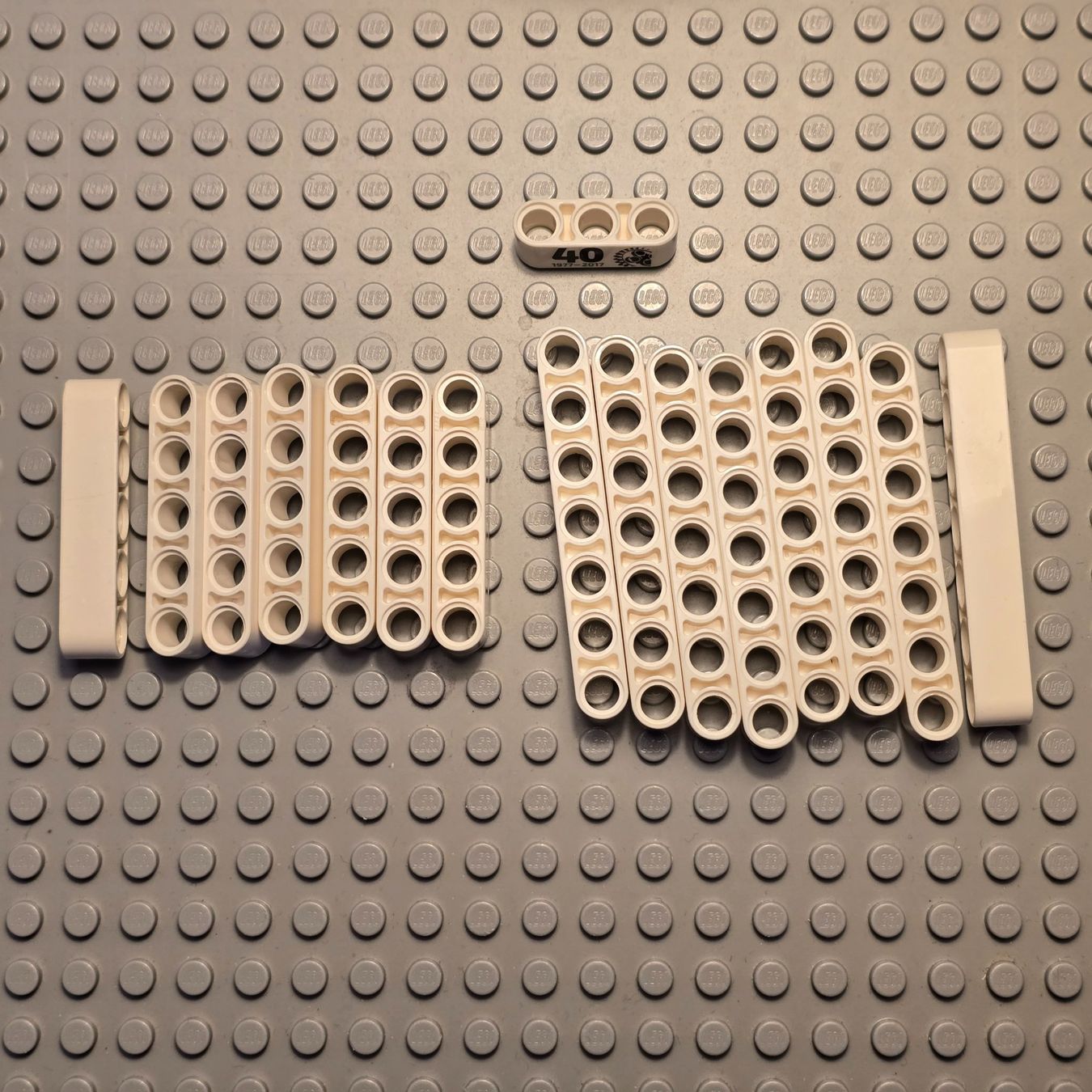 Lego Kit di costruzioni: Lego 16x Lochbalken dick weiss – Usato da Basel venduto da Swi-7621
