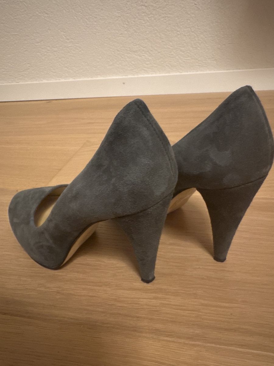 Scarpe da donna: Grey Suede Heels, Gr.: 38 – Nuovo (secondo la descrizione) da Frenkendorf venduto da SRegli 2