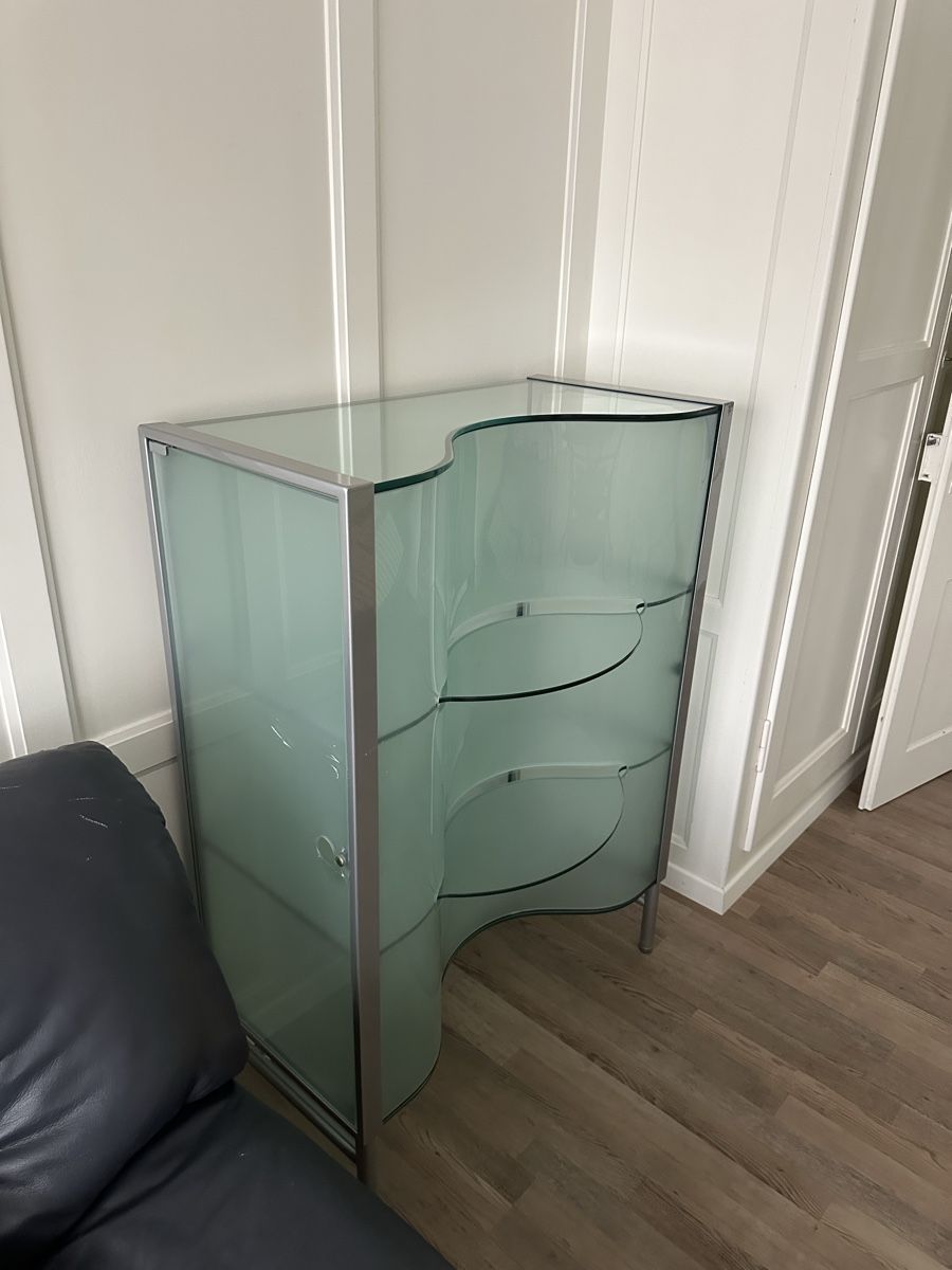 Vetrine: Designerstück Glasvitrine – Usato da Zürich venduto da Josaholic 5