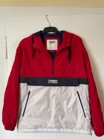 Tommy Jeans Windbreaker rot weiss blau gebraucht</div>