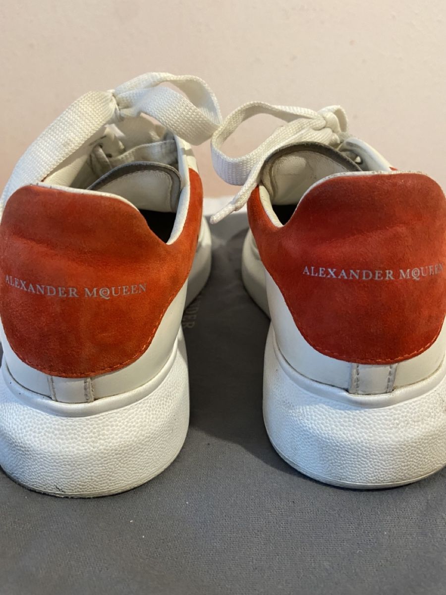 Alexander Mcqueen Damenschuhe: Baskets Alexander McQueen blanches et rouges à moitié prix ! – Gebraucht aus Chêne-Bougeries von sor_9rzp 1