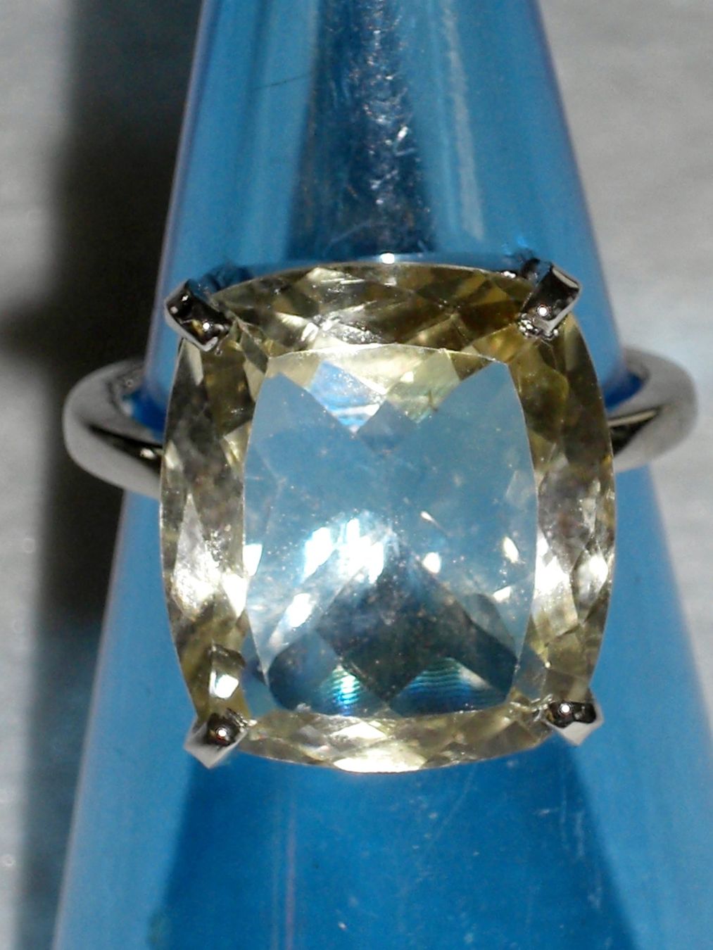 Anelli: Solitaire Ring mit Citri 58 Neu – Nuovo (secondo la descrizione) da Zürich venduto da adriben 4