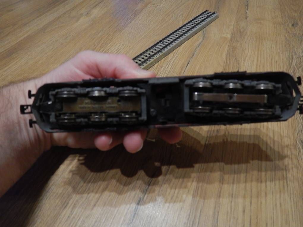 Modellini di ferrovie: SBB Lokomotive – Usato da Frutigen venduto da Tony1813 3