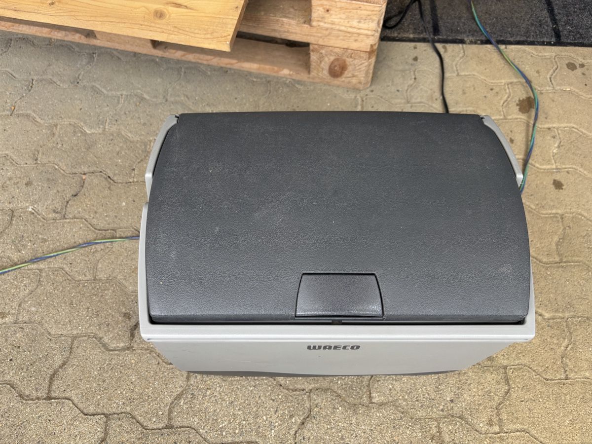 Waeco Frigoriferi & Refrigeratori: Waeco CoolFreeze CF-18 Kühlbox – Usato da Sisseln AG venduto da Speedskate78 3