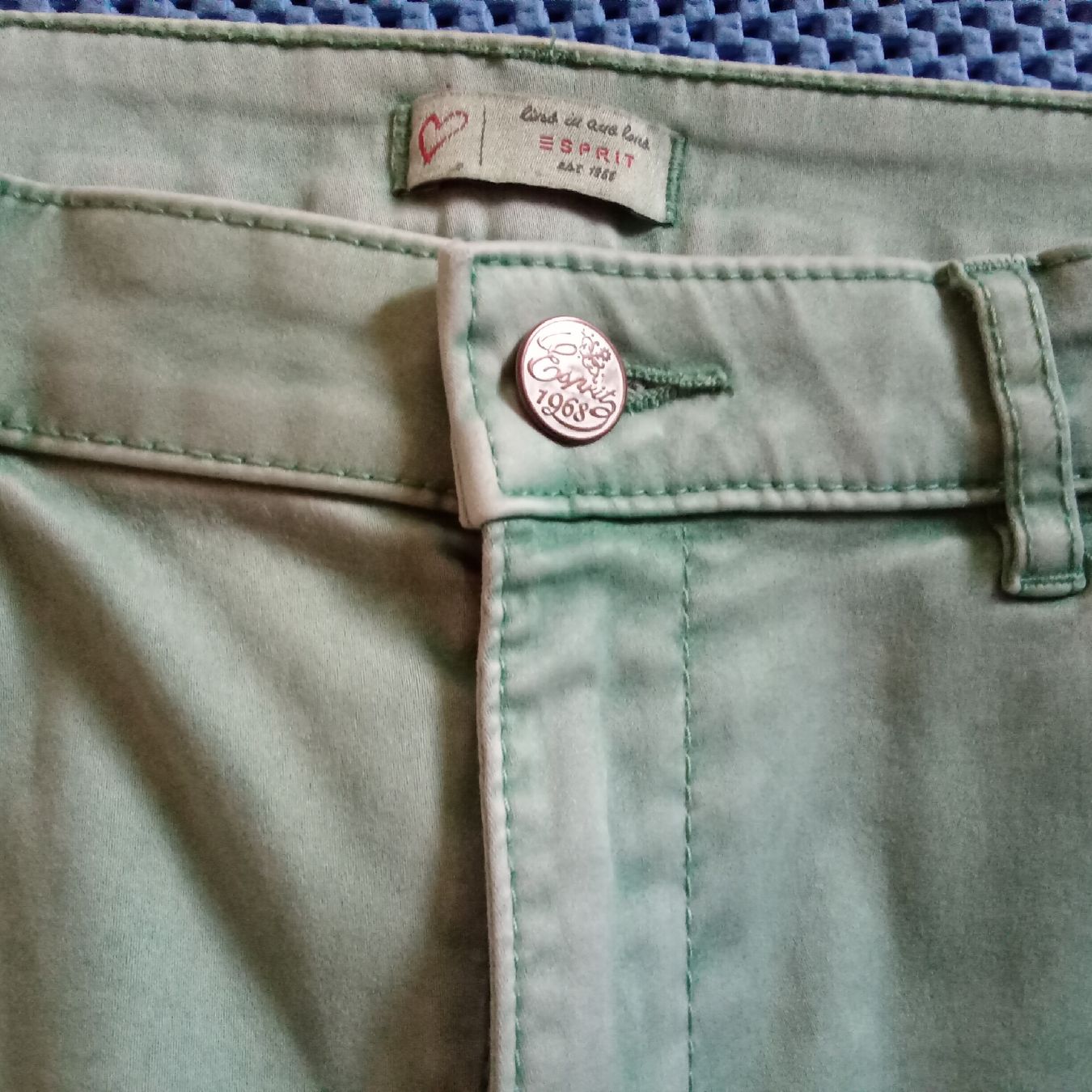 Lotti di vestiti: Da.-Hose grün: CHF 8.-- / cremefarb. Pullover CHF 6.-- – Usato da Frauenfeld venduto da clausi 3