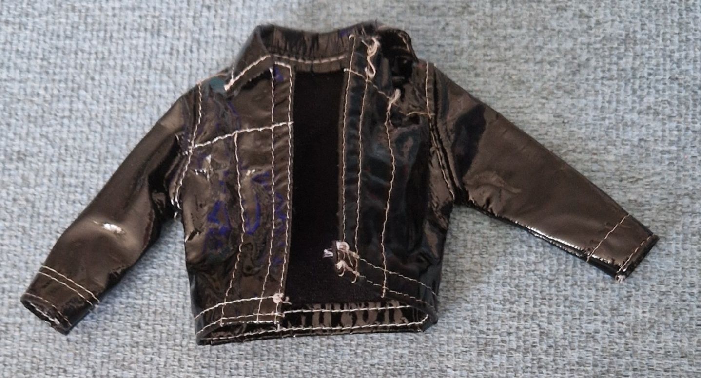 Poupées: veste pour Barbie  – D'occasion à Couvet par Pioune