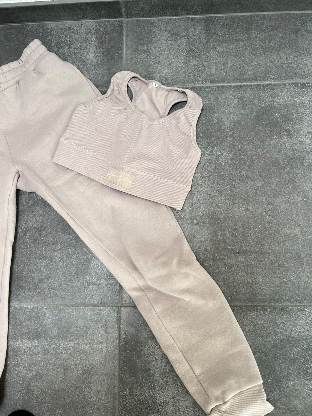 Lotti di vestiti: NEU: Alphacoutures Trainer Set in Beige Grösse S – Nuovo (secondo la descrizione) da Wettswil venduto da alstel24 1