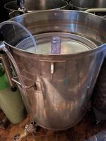2 cuves de 150L à chapeau flottant à vendre