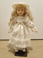 Poupée porcelaine