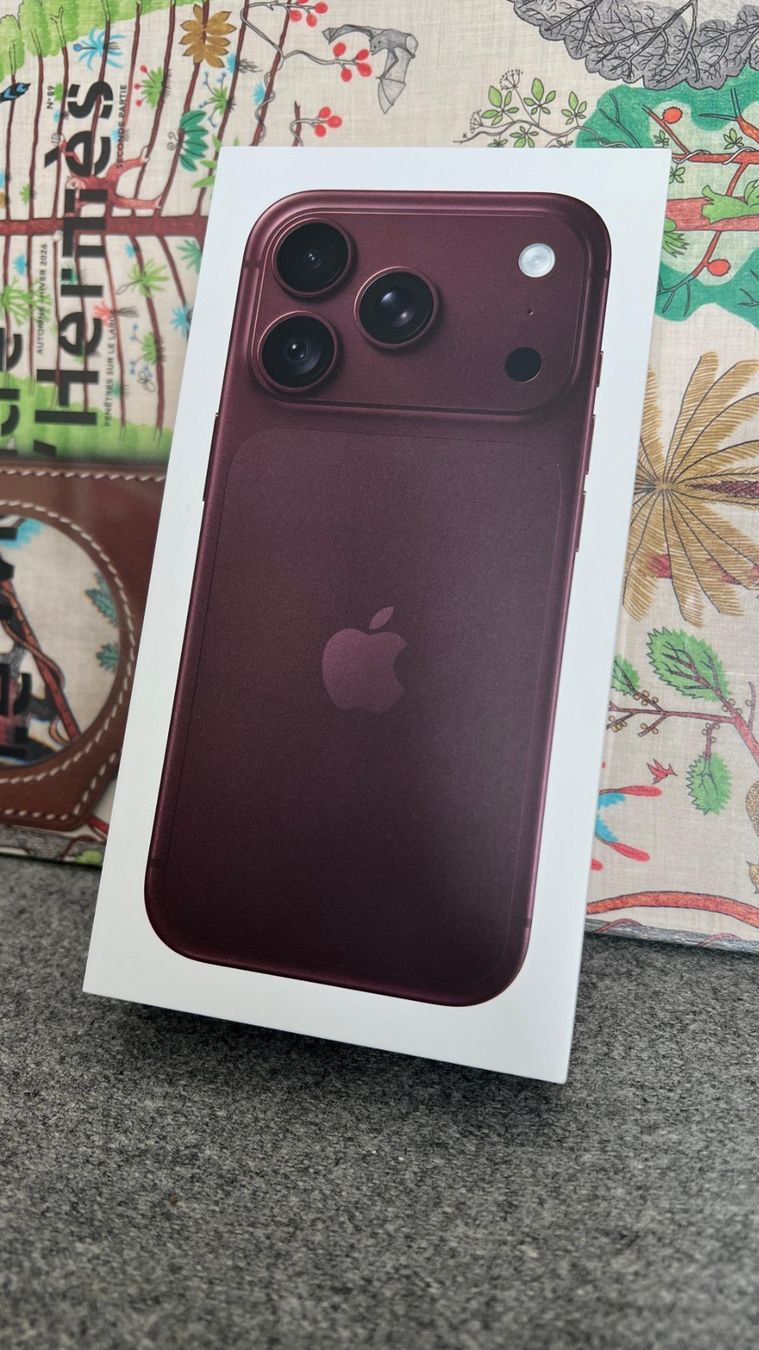 Apple Handys / Smartphones: NEW iPhone 18 Pro 1TB - Burgundy – Neu (gemäss Beschreibung) aus Genève von Allforless