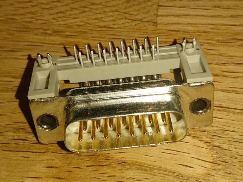 Componenti elettronici: D-Sub-Stecker 15-pol. 90° - 23192 von Erni – Nuovo (secondo la descrizione) da Grenchen venduto da Zombiepolizist 1