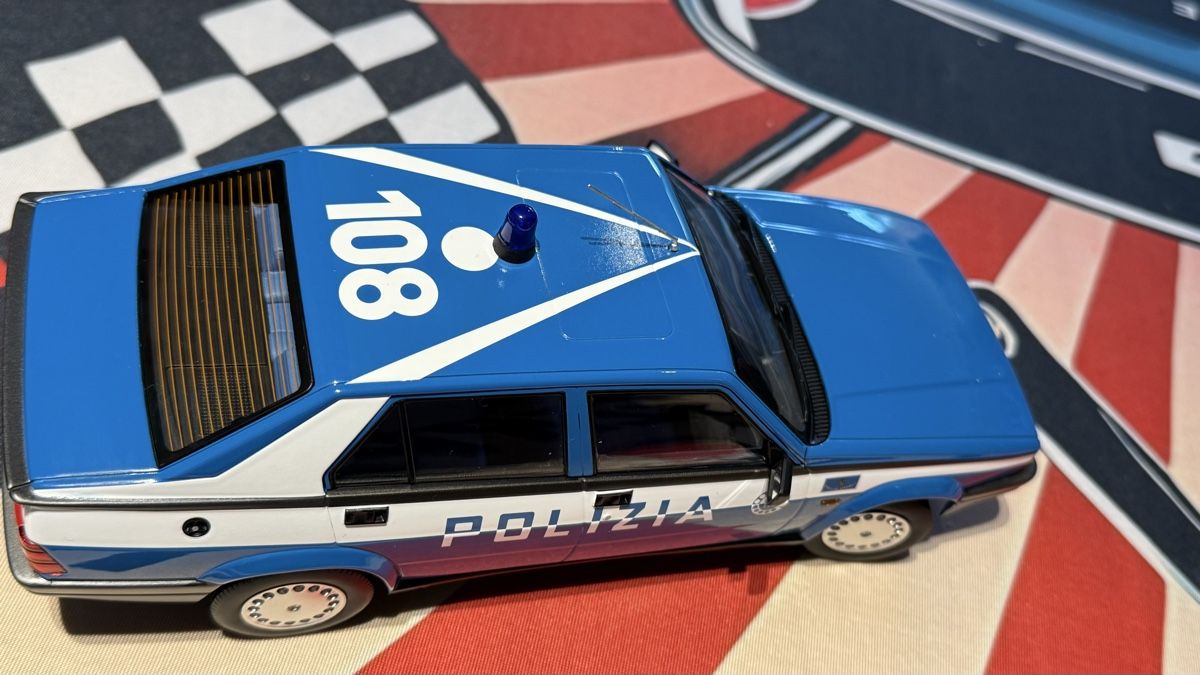 Alfa Romeo Modellini d'auto: Alfa Romeo 75 Polizia, 1:18 – Nuovo (secondo la descrizione) da Basel venduto da Zomeg 4