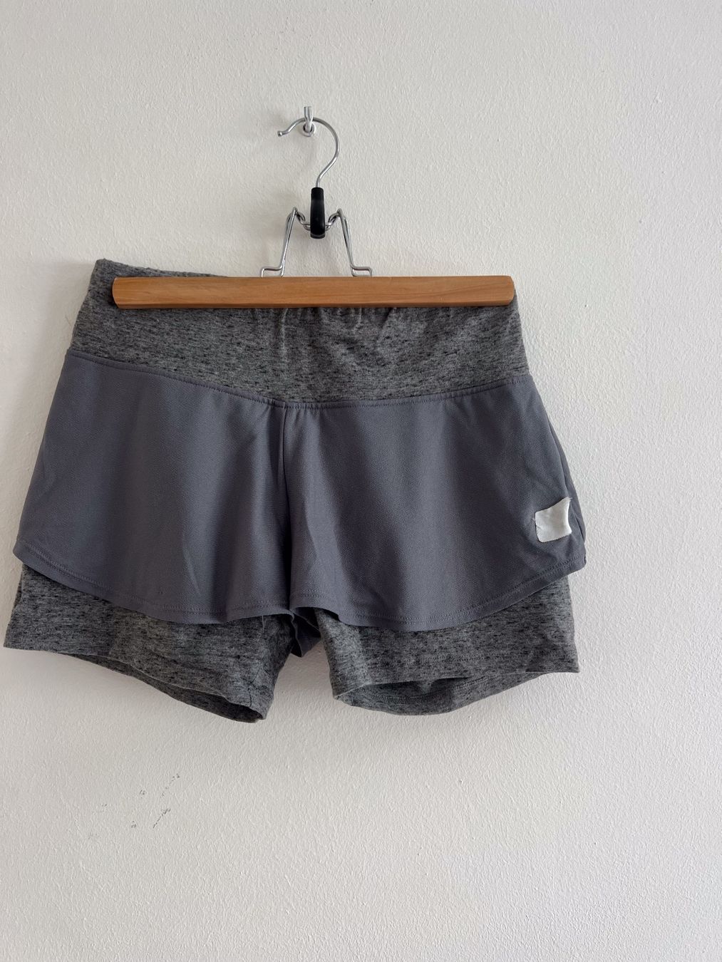 Pantaloni: Short Decathlon XS – Usato da Losone venduto da Misssslucie