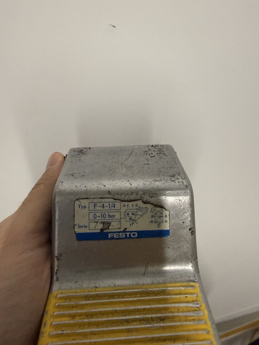 Festo Tous les outils: Fusspedalventil FESTO – D'occasion à Dietlikon par DIVO 1