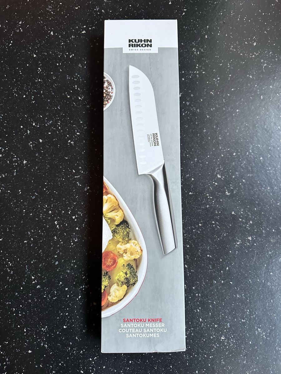Rikon Coltelli da cucina: Kuhn Rikon Santoku Messer Neu – Nuovo e nell'imballaggio originale da Le Vaud venduto da Balthasar